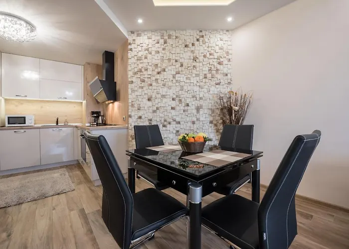 Apartment Cats Warna