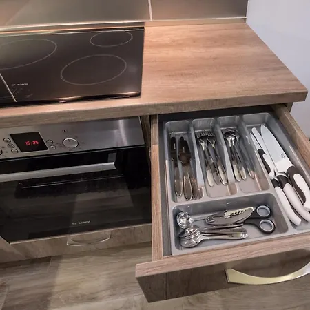 Apartment Cats Warna